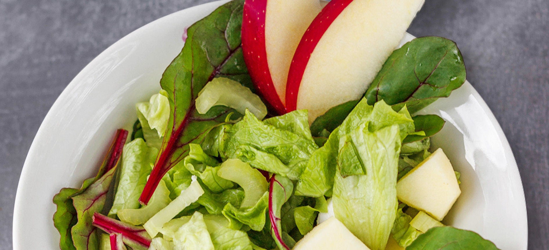 Frisk romansalat med eple og selleri – knasende godbit til enhver anledning