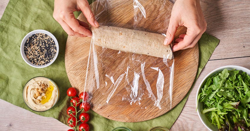 Sommerlige wraps med prosciutto eller vegansk med søtpotet og hummus