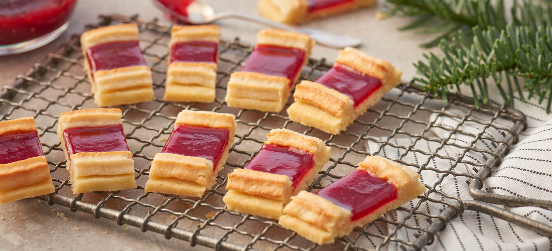 Eisenbahner Kekse – fine julekjeks med marsipan og syltetøy