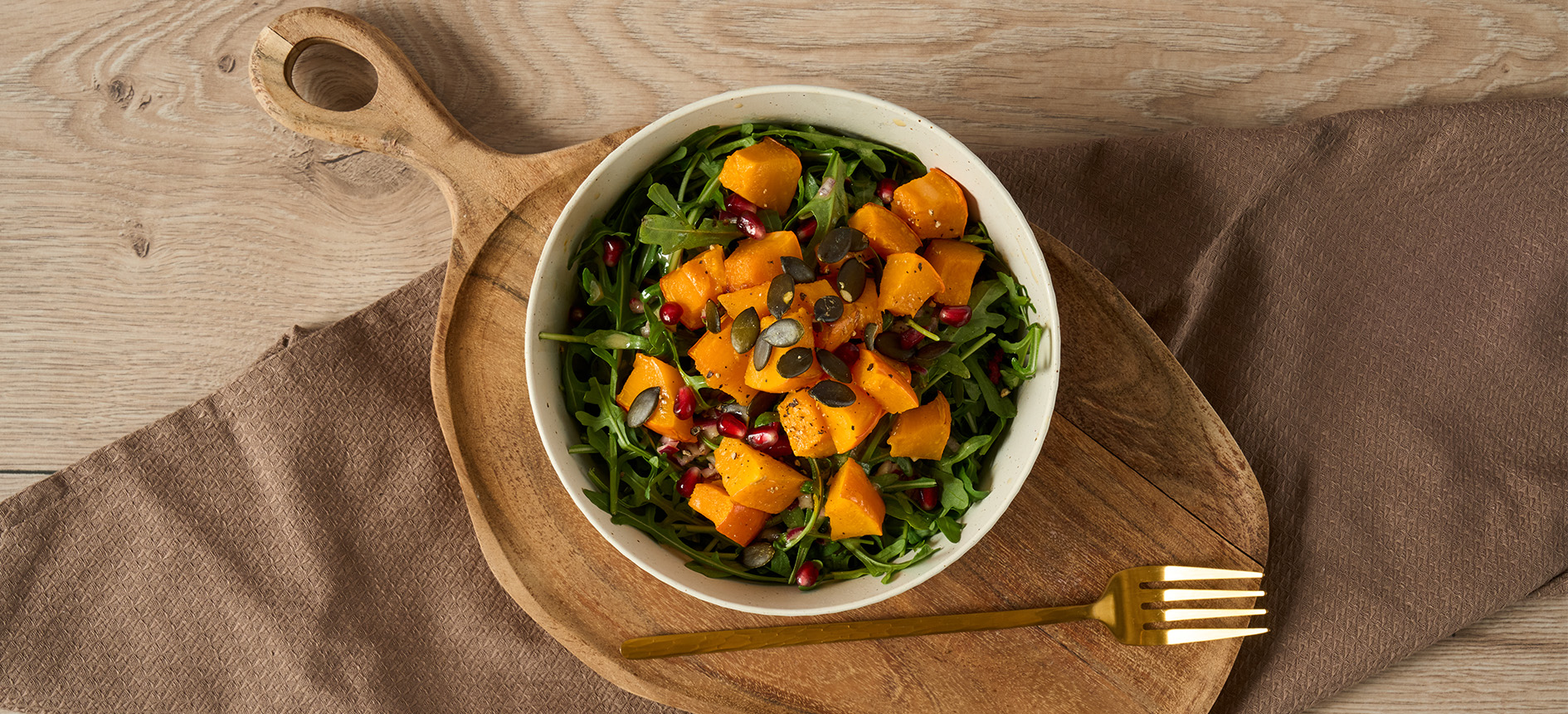 Høstsalat med ovnsgresskar – knasende, næringsrik og full av aroma