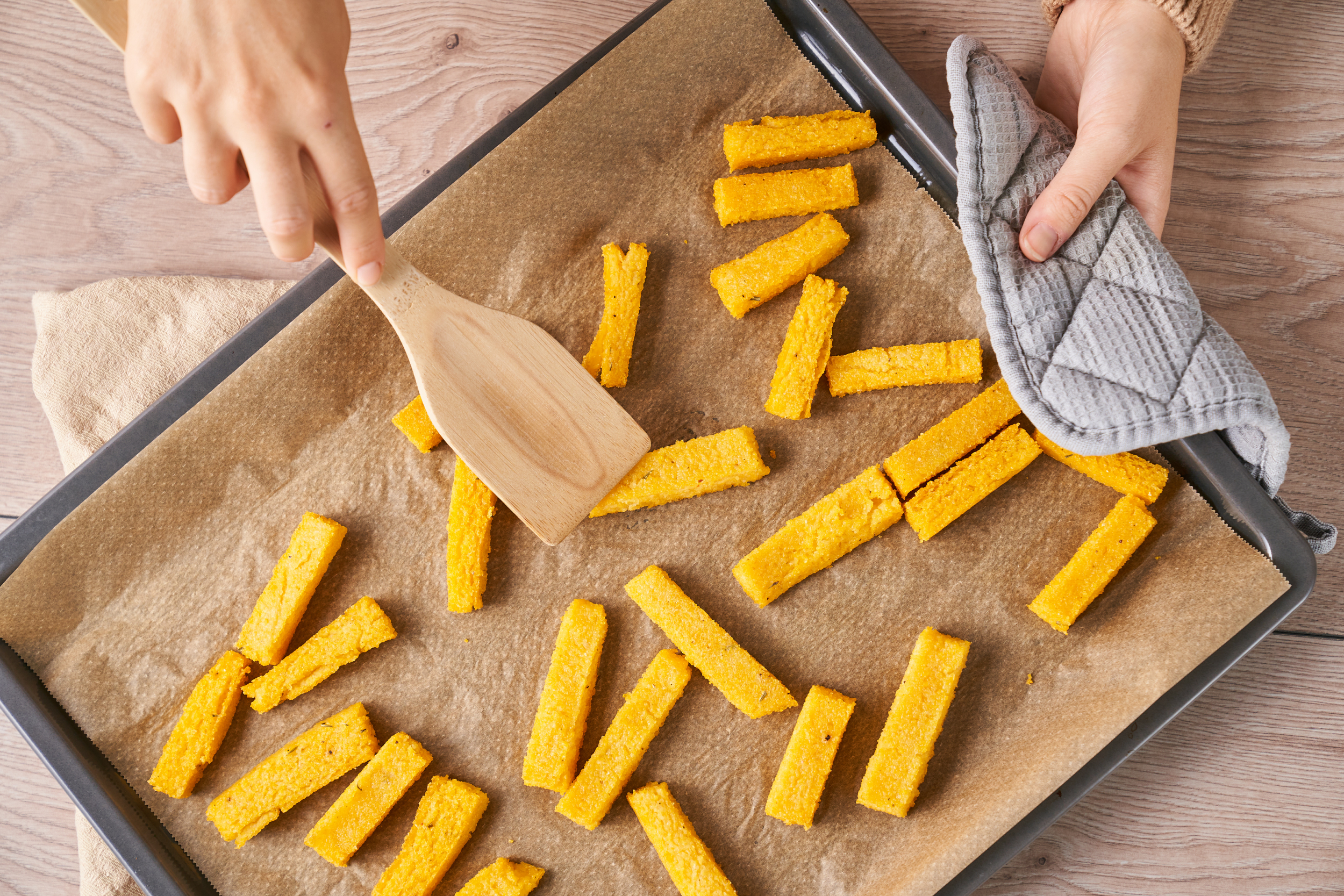 Polenta-pommes frites laget av maissemulegryn – sprø rester på en enkel måte