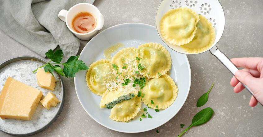Lag din egen spinat ricotta ravioli: Enkel oppskrift