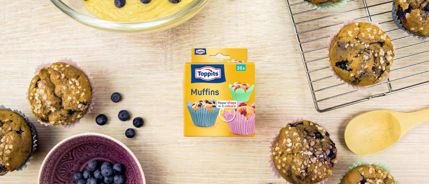 Muffinsrøre tilberedes for blomsterformede muffinsformer fra Toppits.