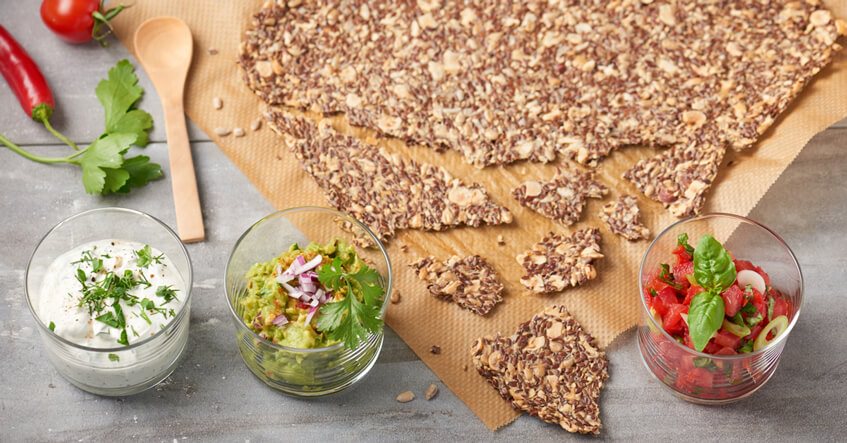 Herlige sprø knekkebrød med rene ingredienser sammen med Toppits® bakepapir