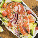 Fersk fisk med grønnsaker 